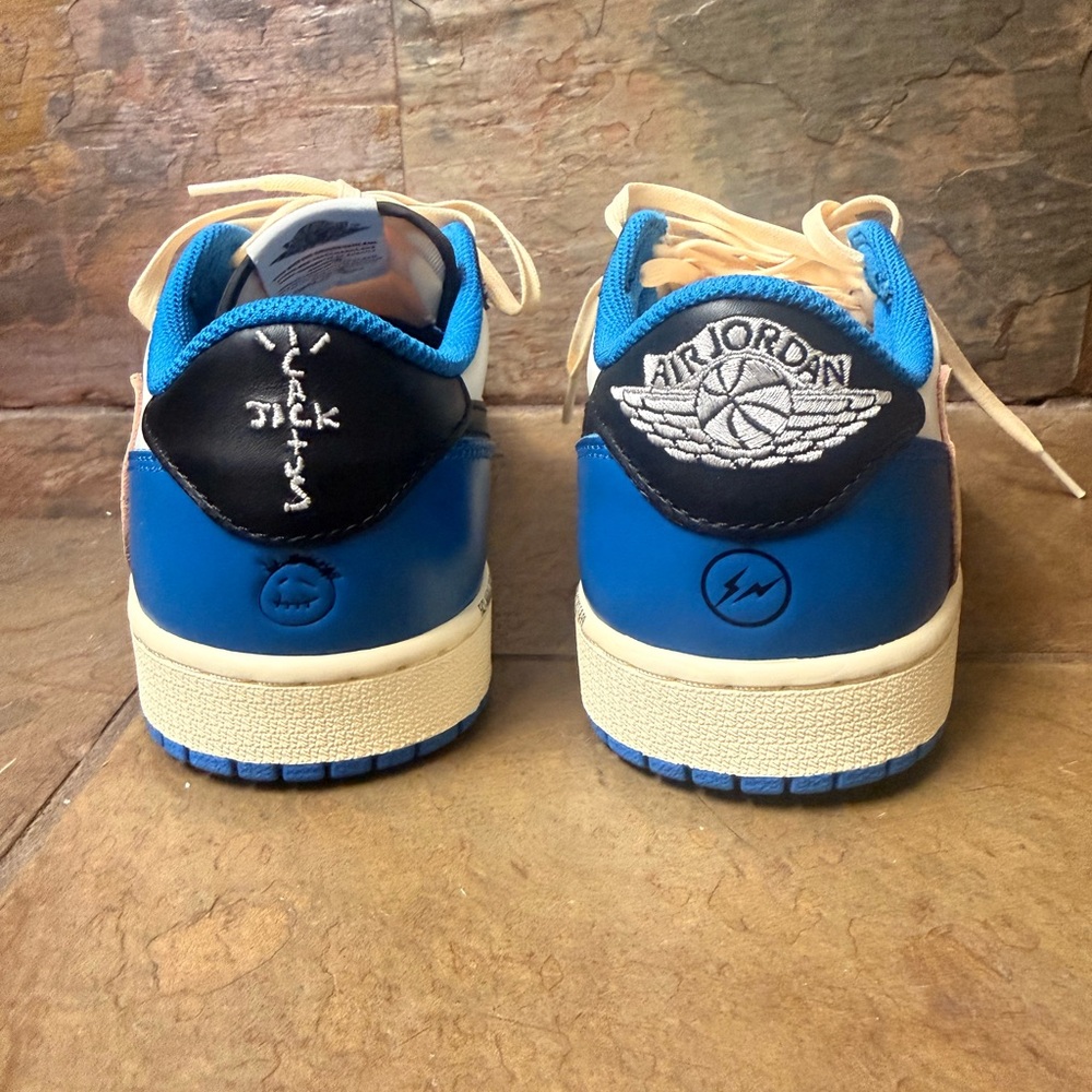 Fragment Design x Travis Scott x Air Jordan 1 Retro Low - Picture 4 of 6